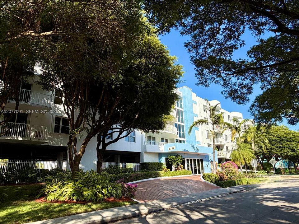 For Rent: $3,000 (2 beds, 2 baths, 1064 Square Feet)