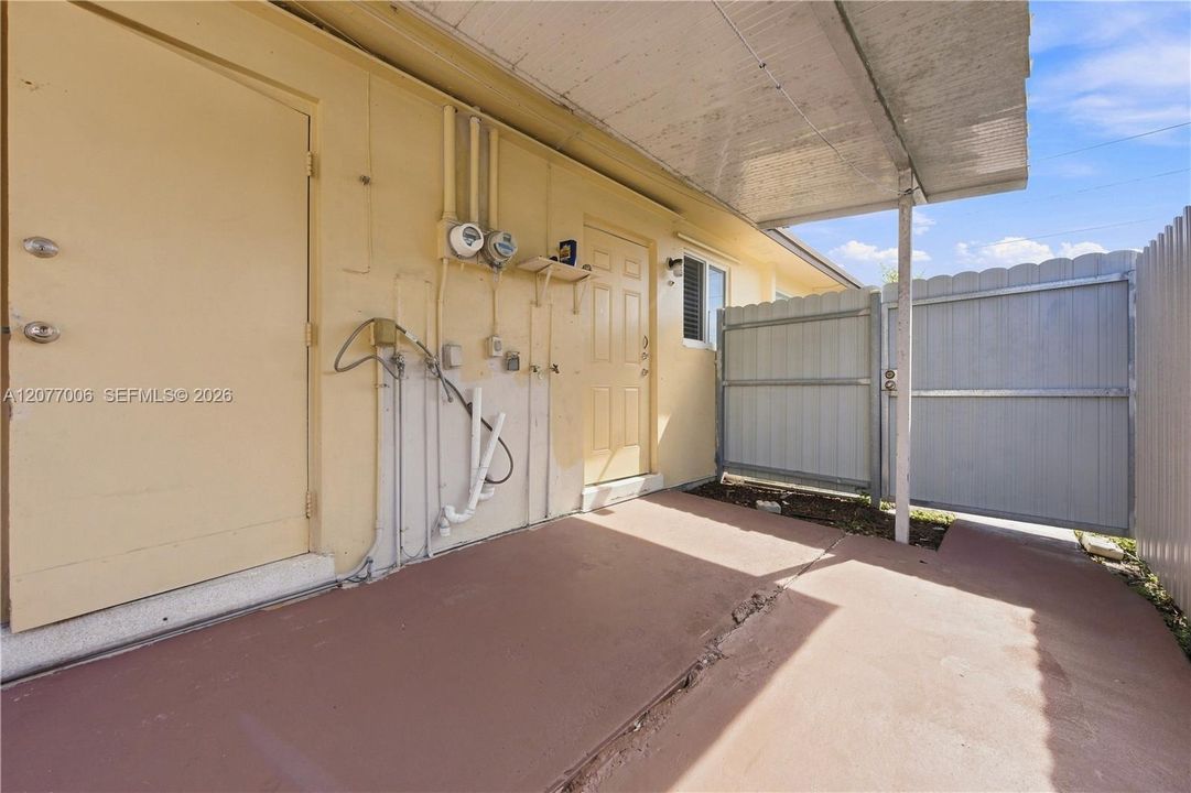 For Sale: $365,000 (2 beds, 2 baths, 1180 Square Feet)