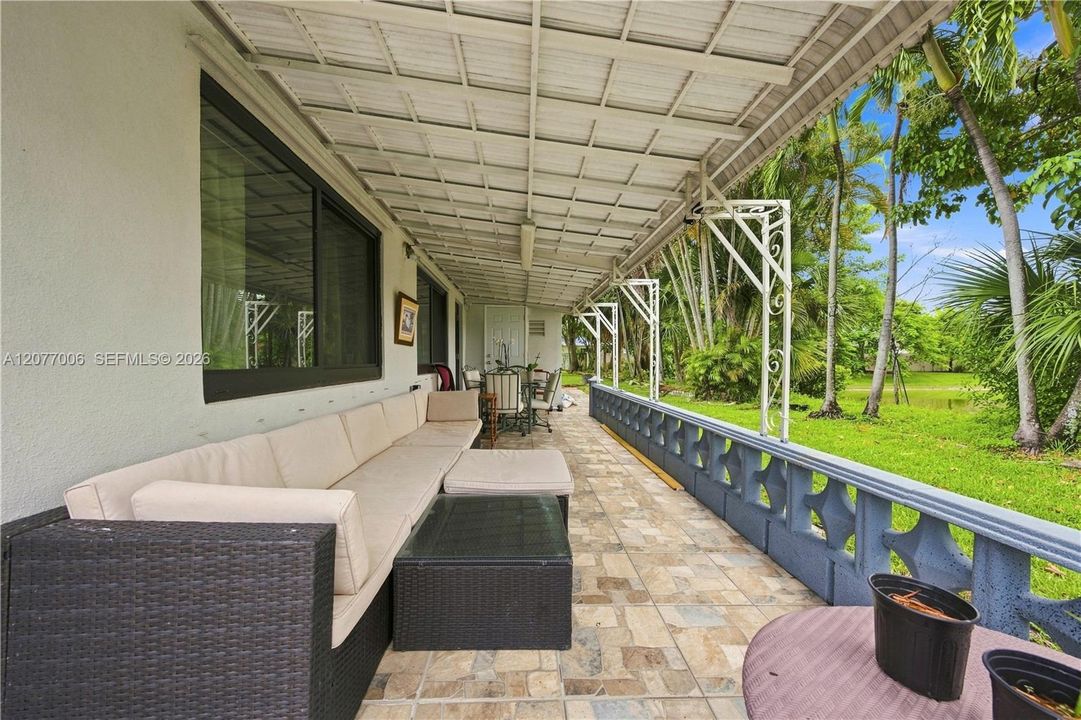 For Sale: $365,000 (2 beds, 2 baths, 1180 Square Feet)