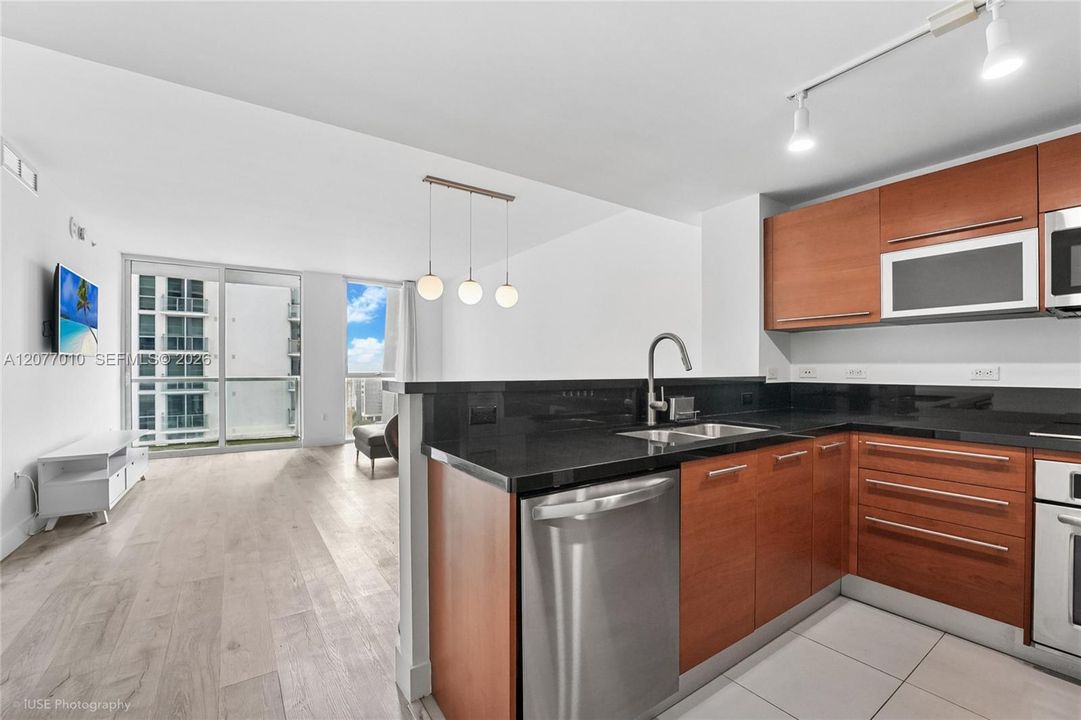 На продажу: $395,000 (1 спален, 1 ванн, 806 Квадратных фут)