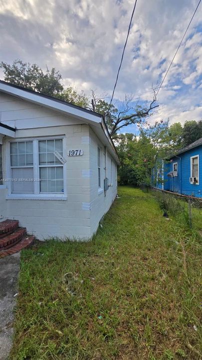 For Sale: $99,900 (3 beds, 1 baths, 3485 Square Feet)
