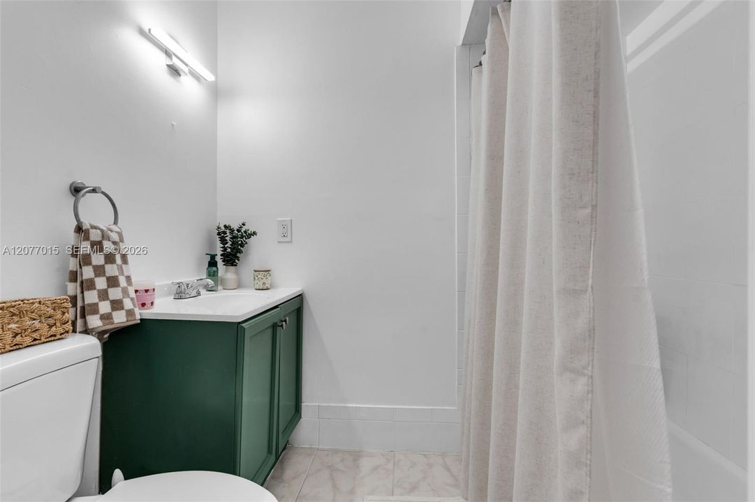 For Sale: $430,000 (3 beds, 2 baths, 1731 Square Feet)