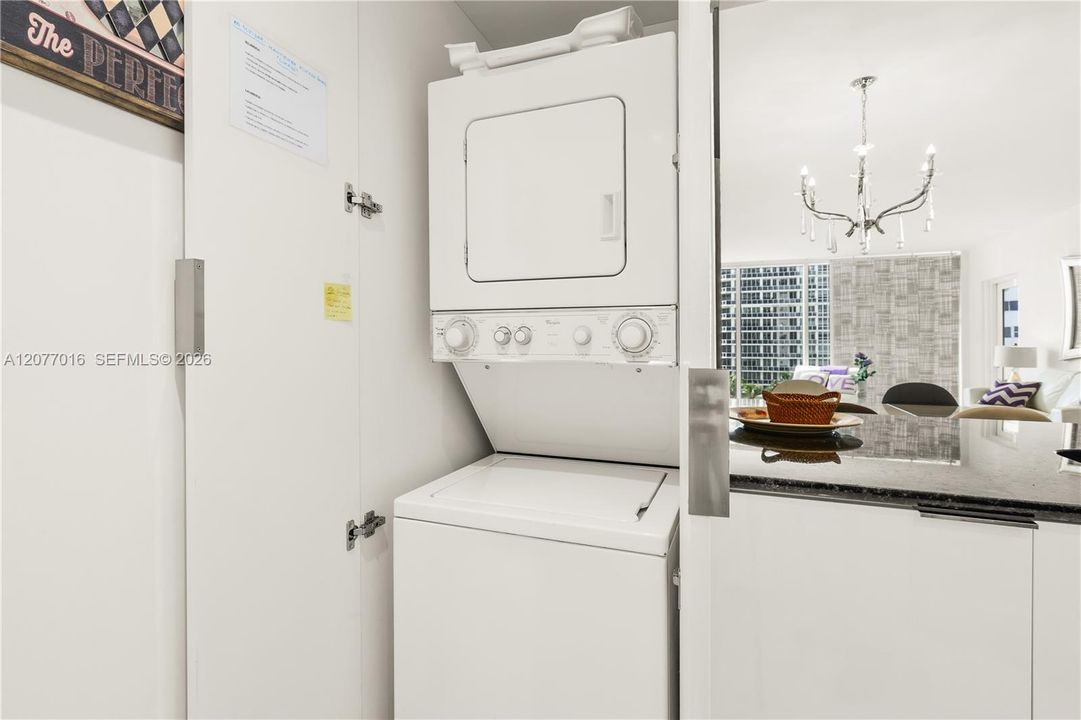 For Rent: $6,000 (1 beds, 1 baths, 896 Square Feet)