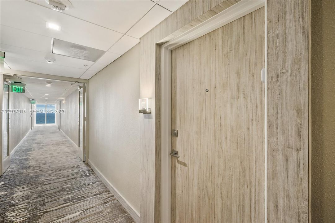 For Rent: $6,000 (1 beds, 1 baths, 896 Square Feet)
