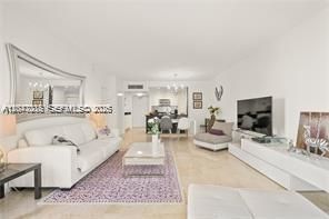 For Rent: $6,000 (1 beds, 1 baths, 896 Square Feet)