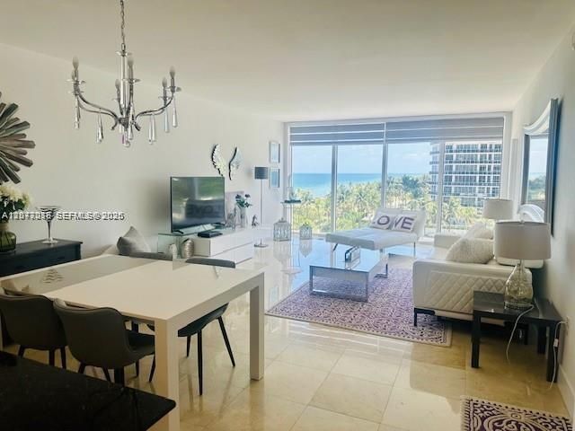For Rent: $6,000 (1 beds, 1 baths, 896 Square Feet)