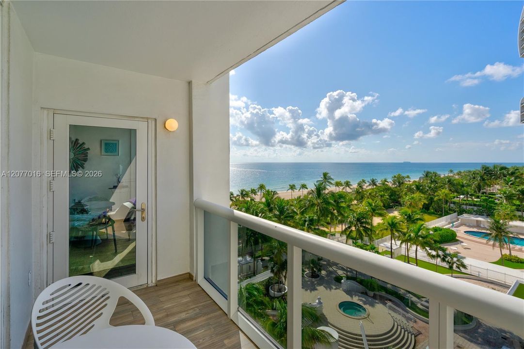 For Rent: $6,000 (1 beds, 1 baths, 896 Square Feet)
