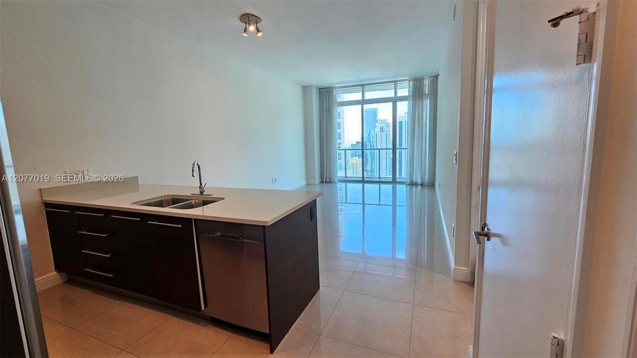 В аренду: $3,300 (1 спален, 1 ванн, 738 Квадратных фут)