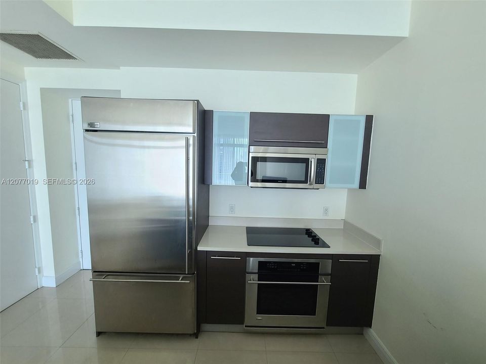 В аренду: $3,300 (1 спален, 1 ванн, 738 Квадратных фут)
