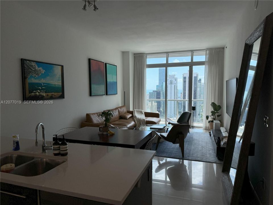 В аренду: $3,300 (1 спален, 1 ванн, 738 Квадратных фут)