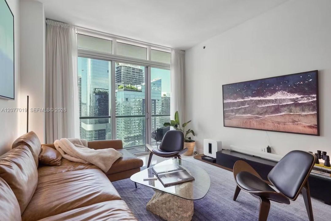 В аренду: $3,300 (1 спален, 1 ванн, 738 Квадратных фут)
