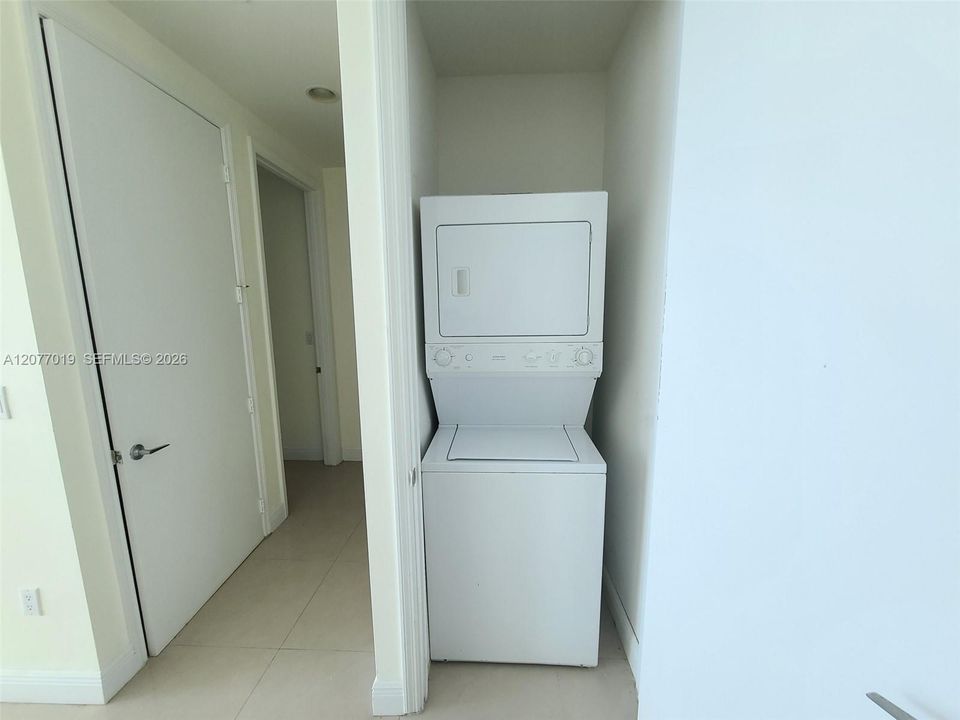В аренду: $3,300 (1 спален, 1 ванн, 738 Квадратных фут)