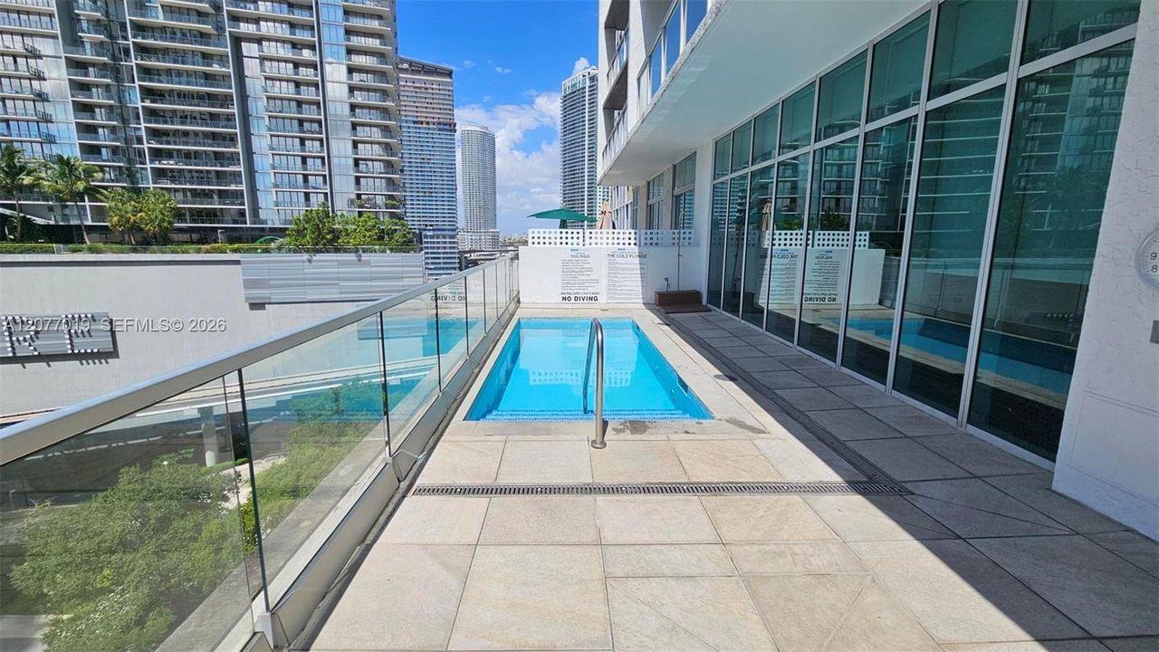 В аренду: $3,300 (1 спален, 1 ванн, 738 Квадратных фут)