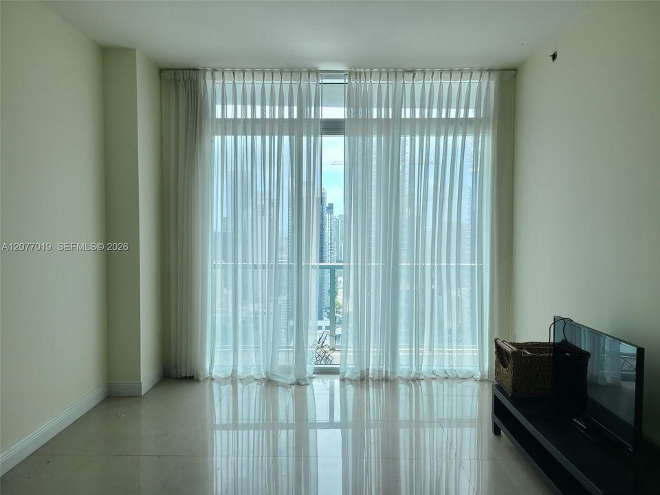 В аренду: $3,300 (1 спален, 1 ванн, 738 Квадратных фут)