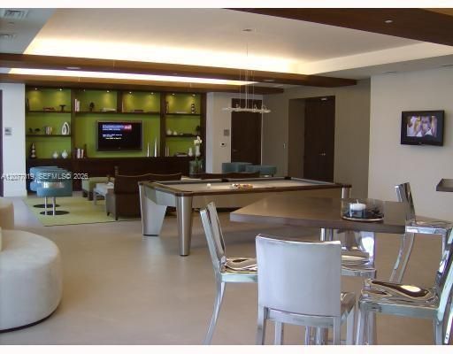 В аренду: $3,300 (1 спален, 1 ванн, 738 Квадратных фут)
