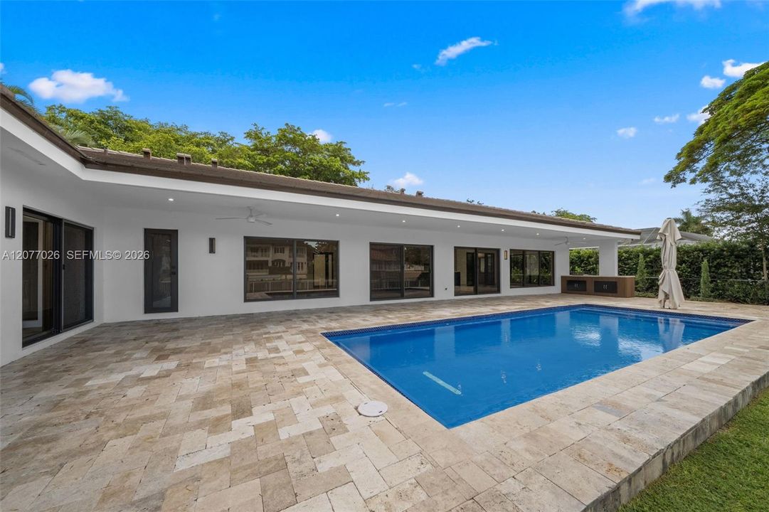 En Venta: $3,390,000 (4 camas, 5 baños, 3048 Pies cuadrados)