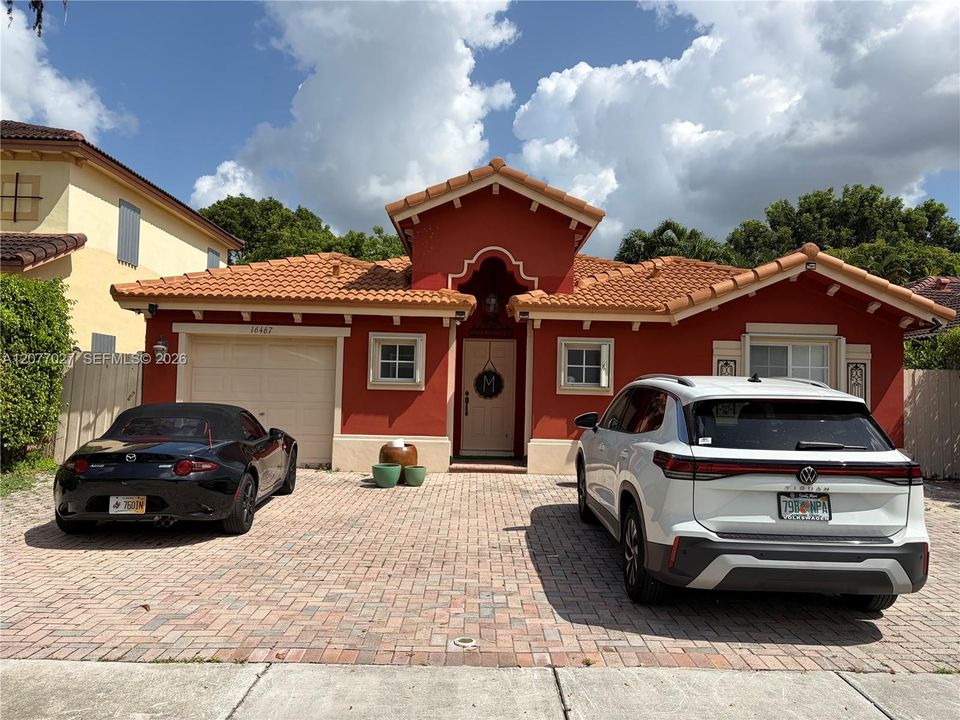 Front of property ( driveway)
