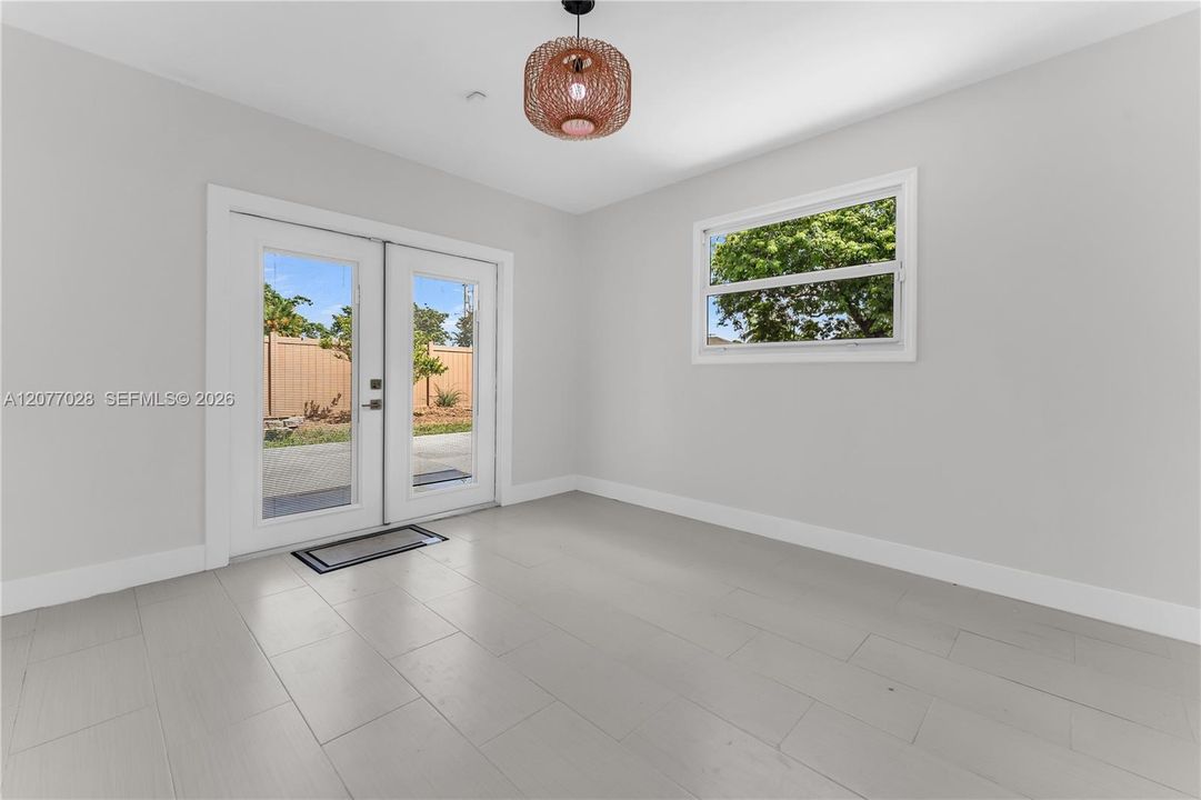 En Venta: $620,000 (4 camas, 2 baños, 1771 Pies cuadrados)