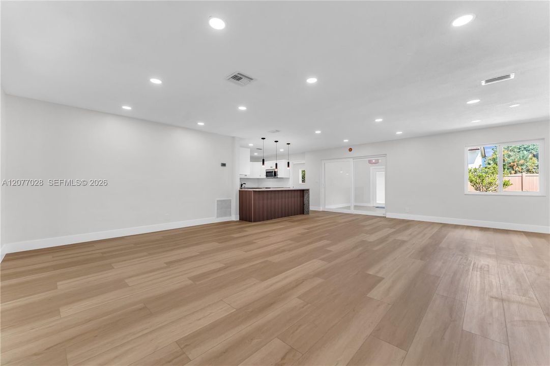 En Venta: $620,000 (4 camas, 2 baños, 1771 Pies cuadrados)