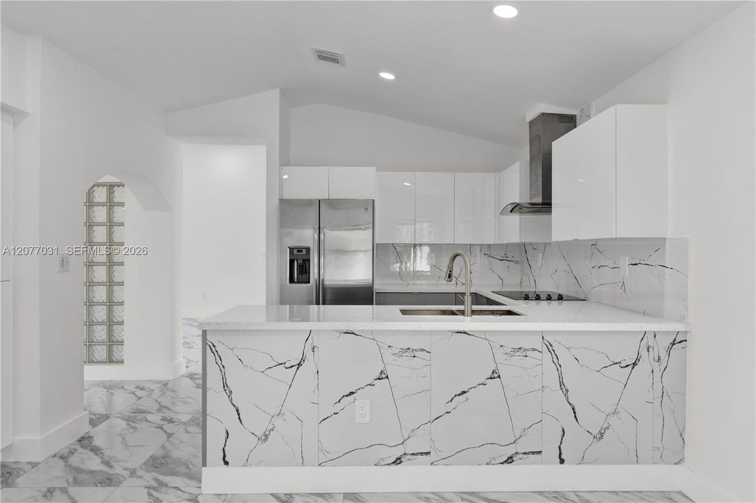 En Venta: $690,000 (3 camas, 2 baños, 2016 Pies cuadrados)