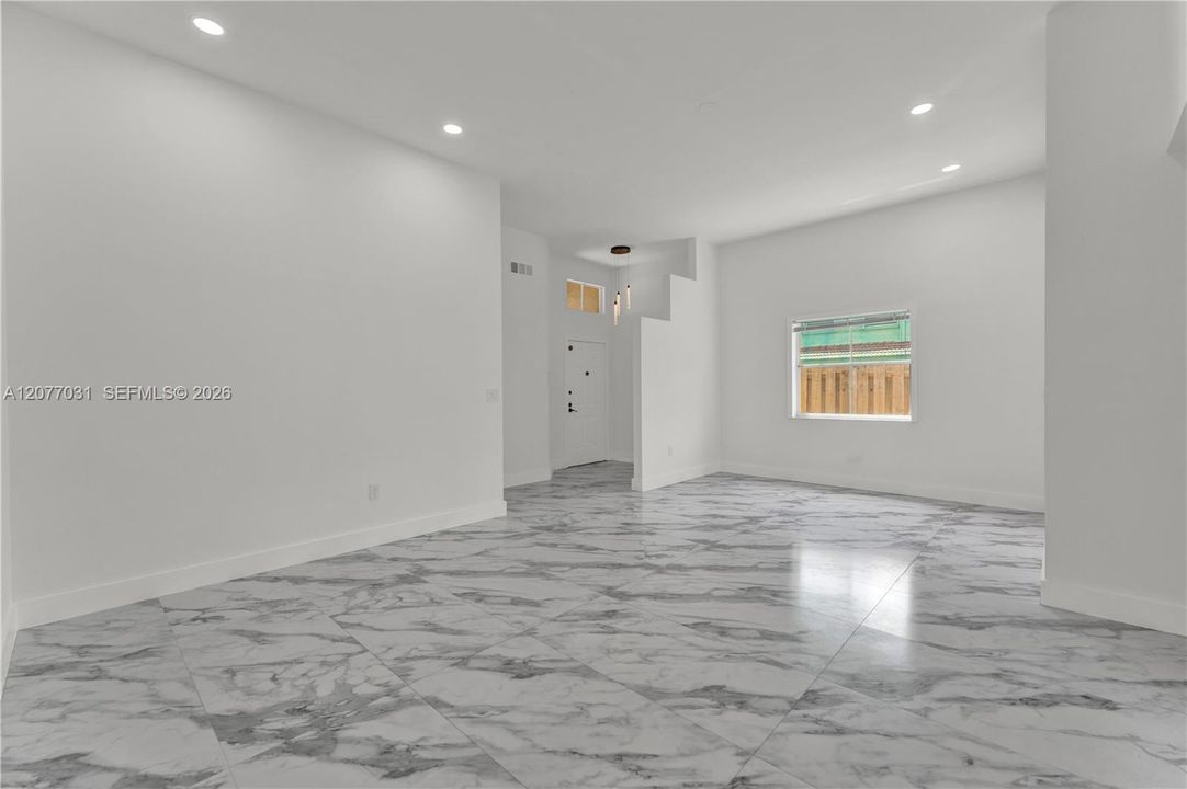 En Venta: $690,000 (3 camas, 2 baños, 2016 Pies cuadrados)