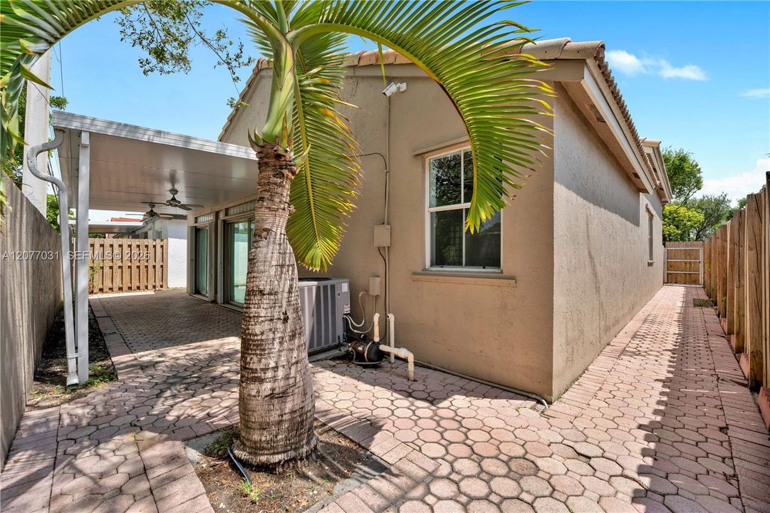 En Venta: $690,000 (3 camas, 2 baños, 2016 Pies cuadrados)