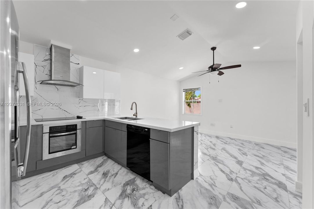 En Venta: $690,000 (3 camas, 2 baños, 2016 Pies cuadrados)
