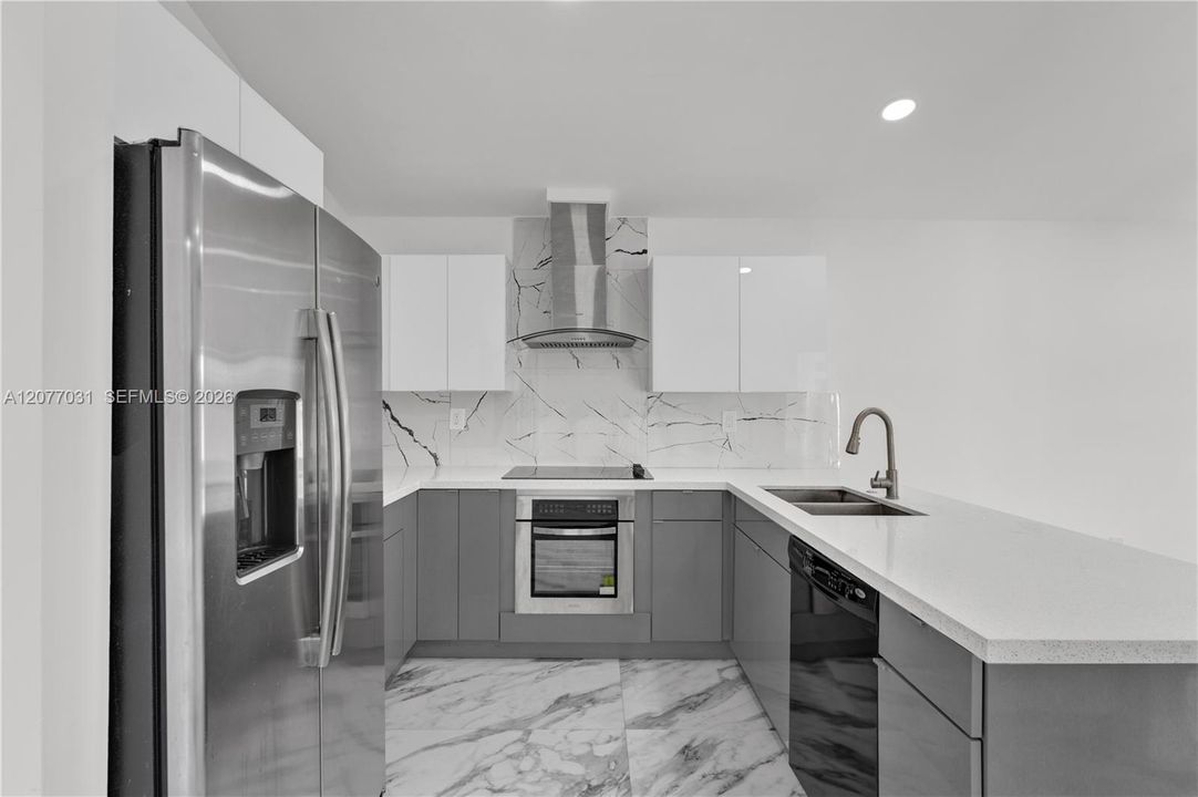 En Venta: $690,000 (3 camas, 2 baños, 2016 Pies cuadrados)