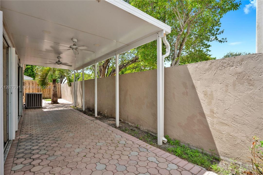 En Venta: $690,000 (3 camas, 2 baños, 2016 Pies cuadrados)