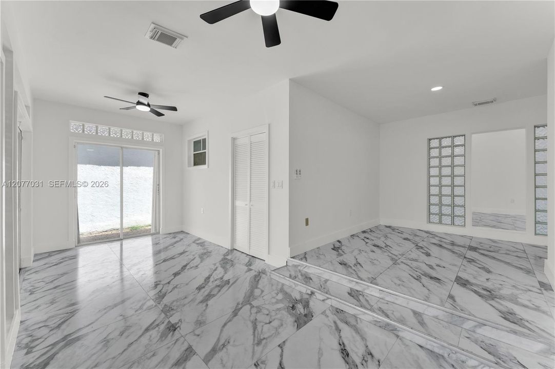 En Venta: $690,000 (3 camas, 2 baños, 2016 Pies cuadrados)