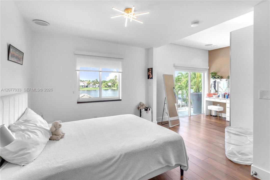 For Sale: $1,880,000 (4 beds, 4 baths, 2680 Square Feet)