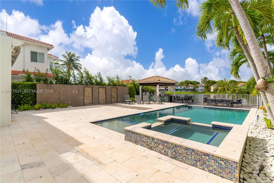 For Sale: $1,880,000 (4 beds, 4 baths, 2680 Square Feet)