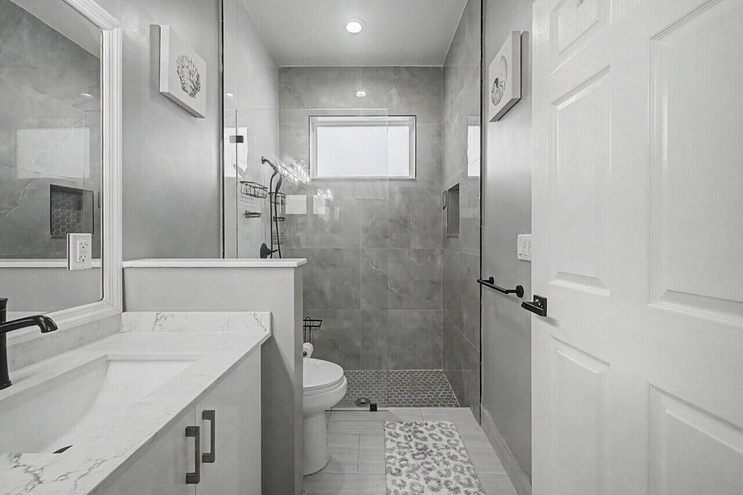 22-MBR-Bathroom-2