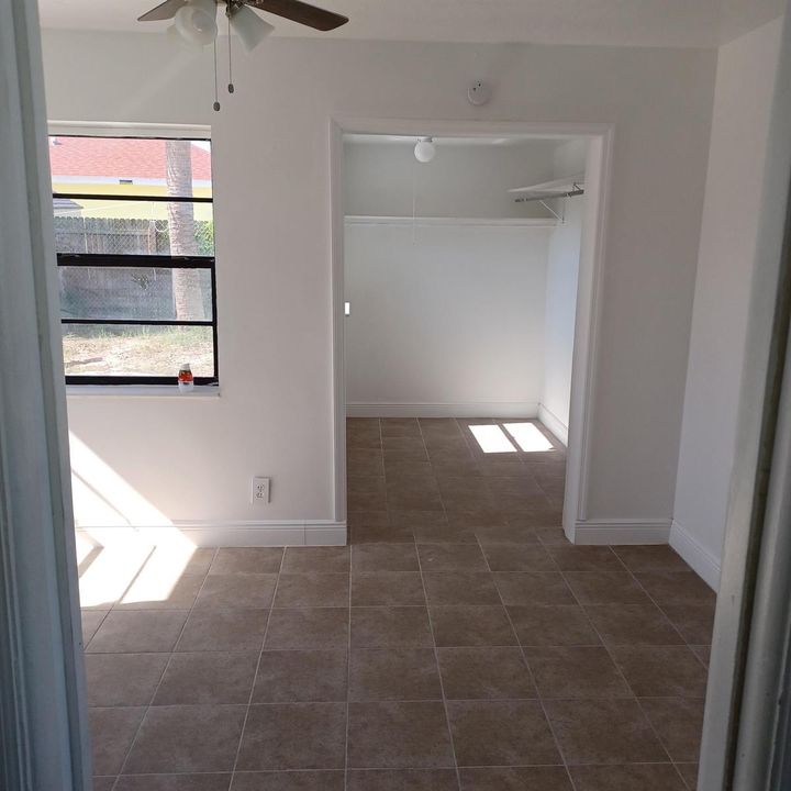 618 58th #A Walk-in Closet