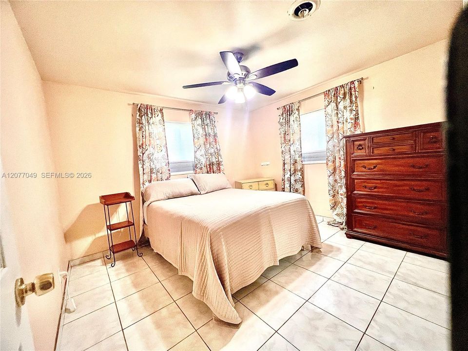 На продажу: $575,000 (3 спален, 2 ванн, 1787 Квадратных фут)