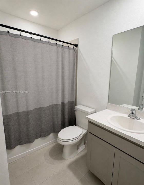 Activo con contrato: $2,800 (3 camas, 2 baños, 1456 Pies cuadrados)