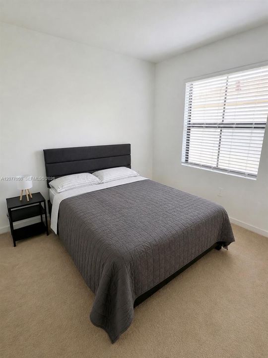 Activo con contrato: $2,800 (3 camas, 2 baños, 1456 Pies cuadrados)