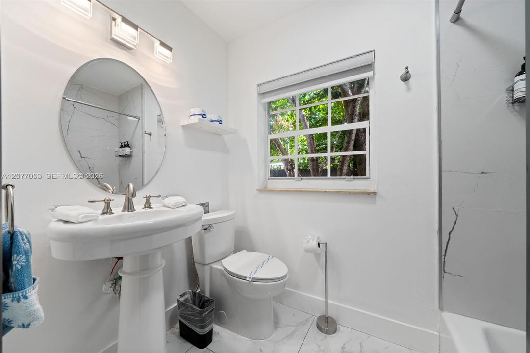 En Venta: $2,200,000 (5 camas, 4 baños, 2650 Pies cuadrados)