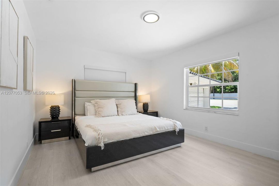 En Venta: $2,200,000 (5 camas, 4 baños, 2650 Pies cuadrados)