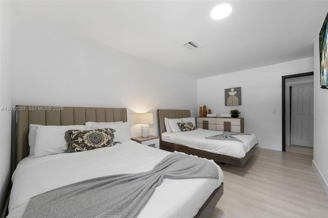 En Venta: $2,200,000 (5 camas, 4 baños, 2650 Pies cuadrados)
