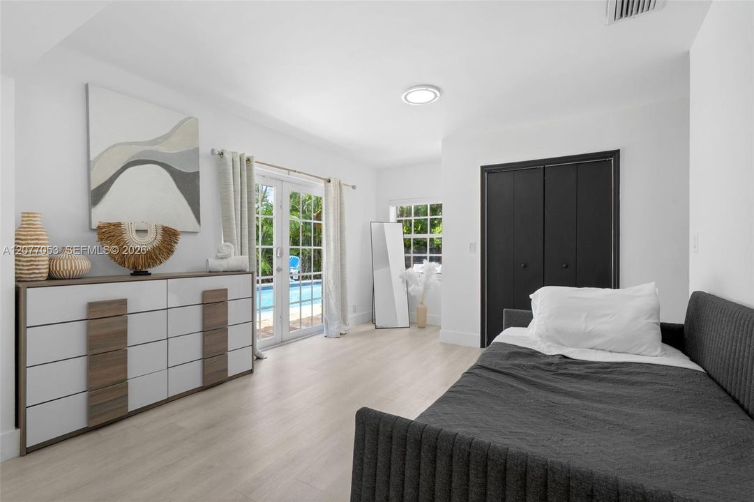 En Venta: $2,200,000 (5 camas, 4 baños, 2650 Pies cuadrados)