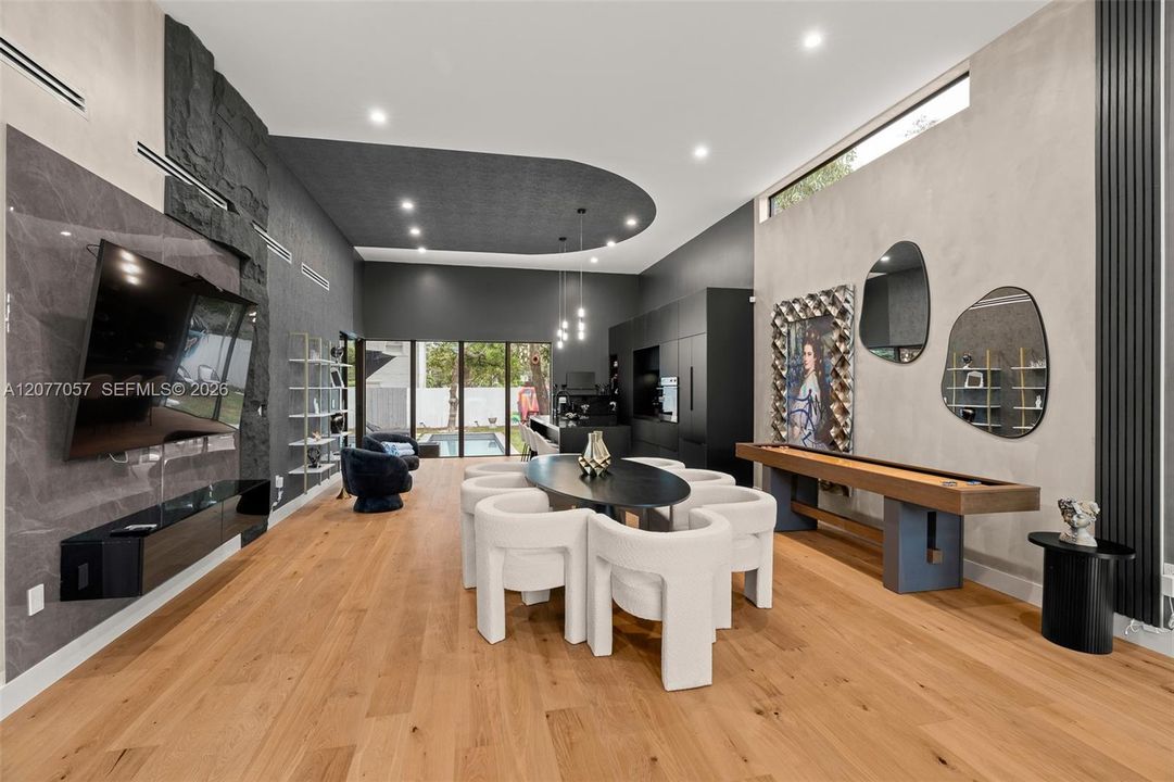 For Sale: $2,290,000 (5 beds, 3 baths, 1940 Square Feet)