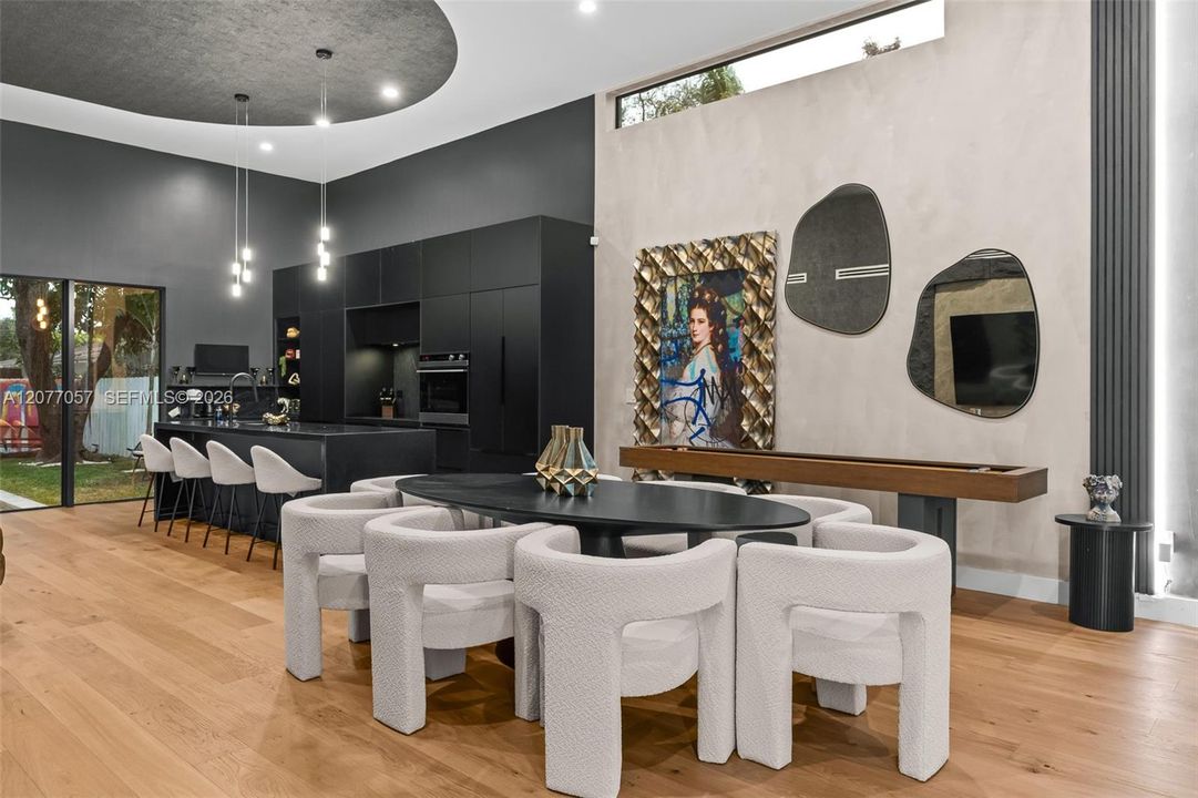 For Sale: $2,290,000 (5 beds, 3 baths, 1940 Square Feet)
