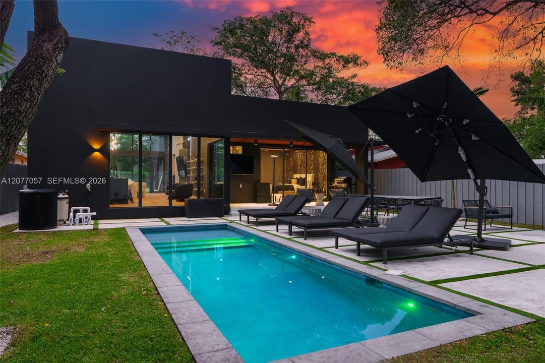 For Sale: $2,290,000 (5 beds, 3 baths, 1940 Square Feet)