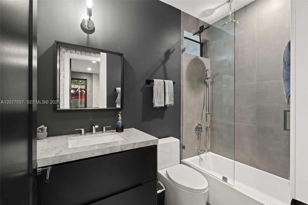 For Sale: $2,290,000 (5 beds, 3 baths, 1940 Square Feet)