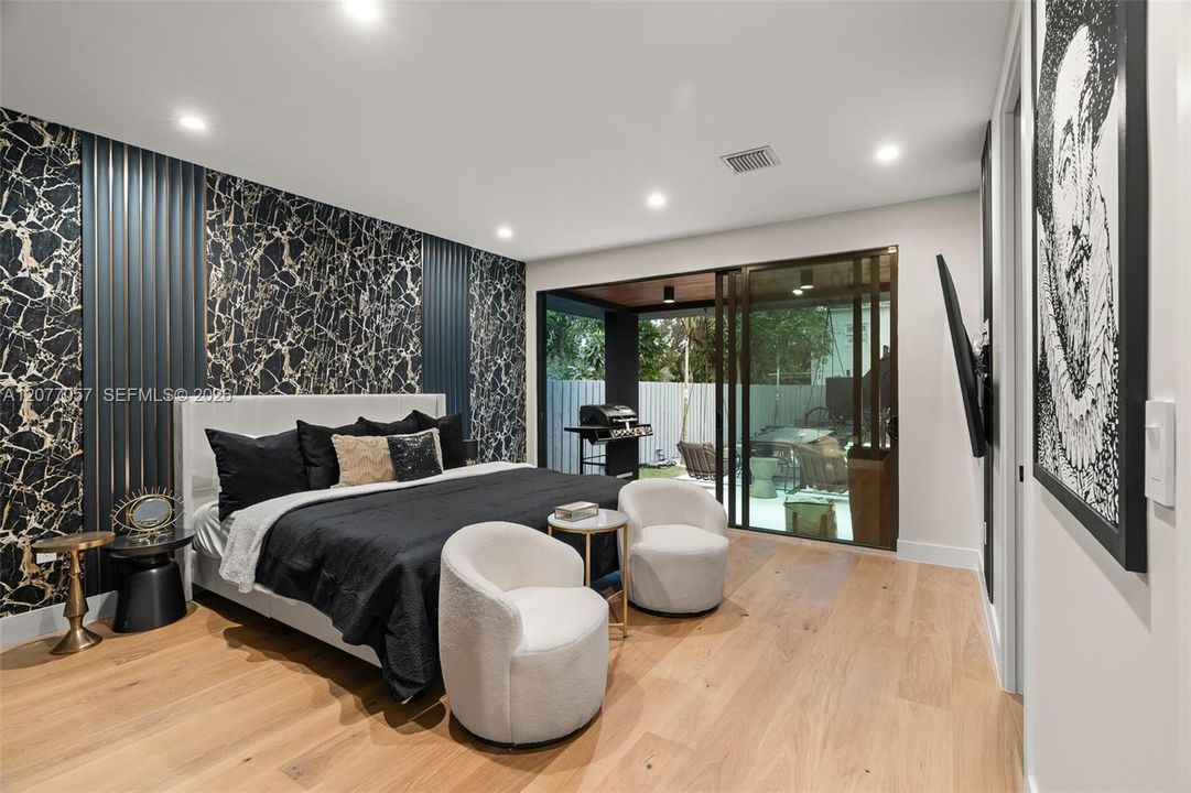 For Sale: $2,290,000 (5 beds, 3 baths, 1940 Square Feet)