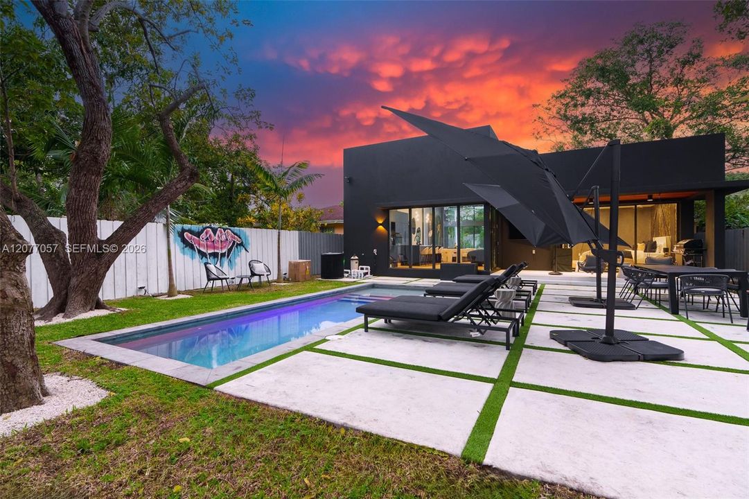 For Sale: $2,290,000 (5 beds, 3 baths, 1940 Square Feet)