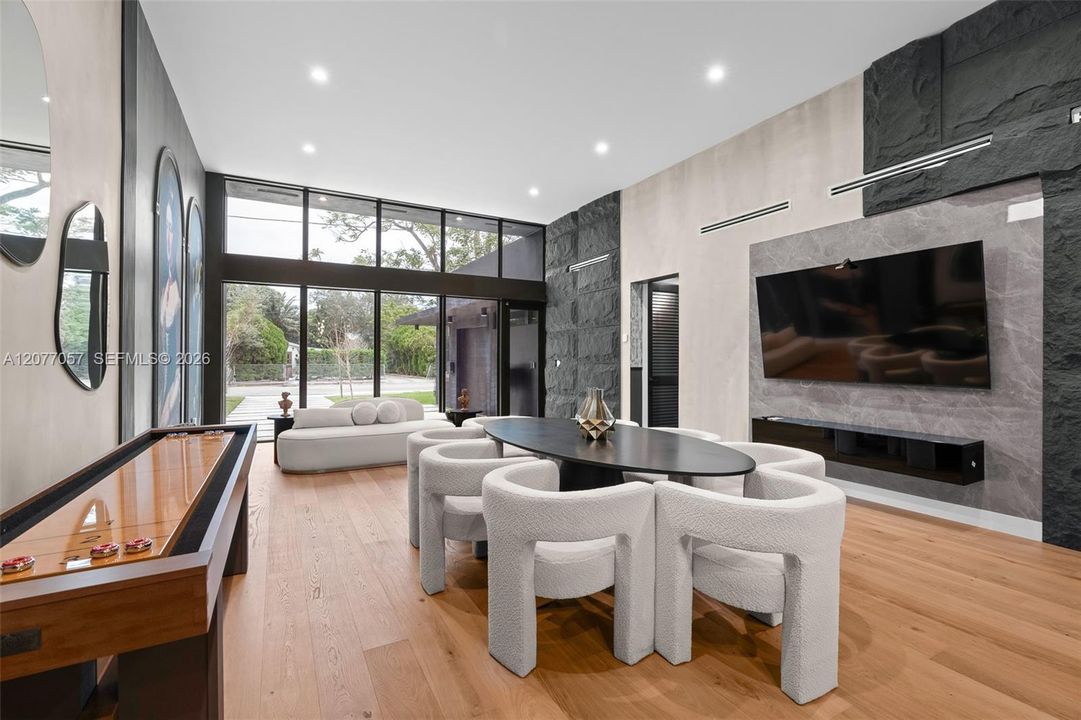 For Sale: $2,290,000 (5 beds, 3 baths, 1940 Square Feet)