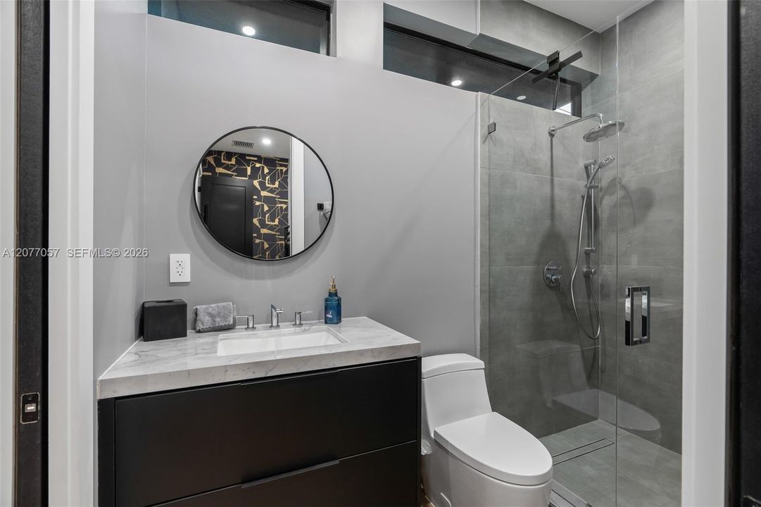 For Sale: $2,290,000 (5 beds, 3 baths, 1940 Square Feet)