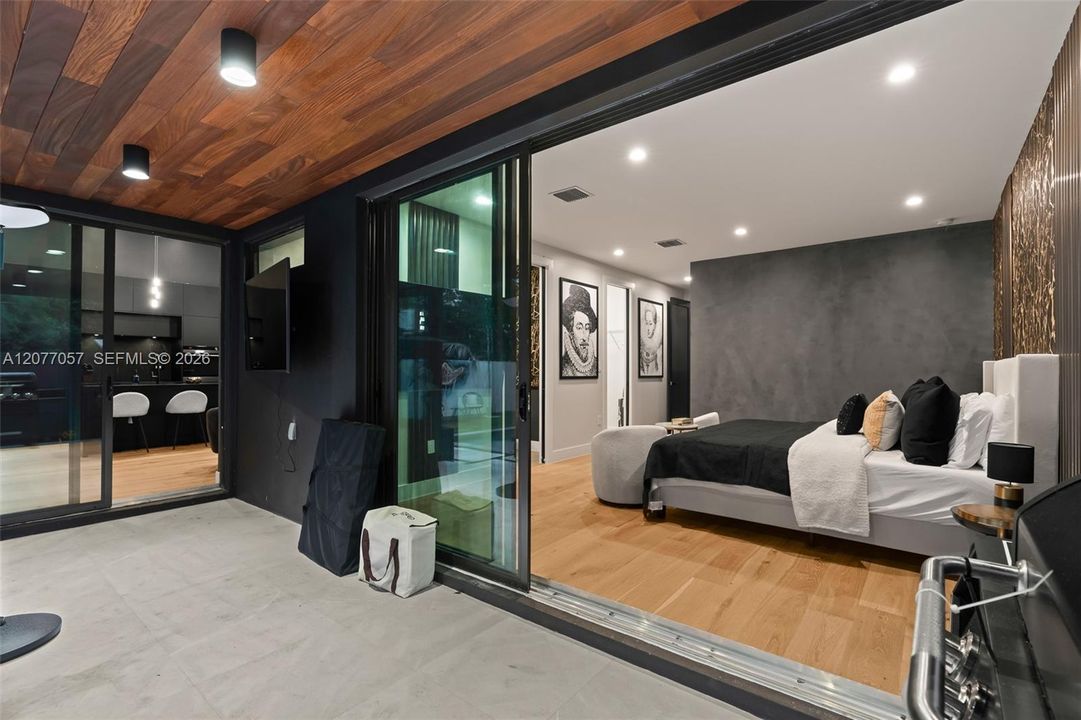 For Sale: $2,290,000 (5 beds, 3 baths, 1940 Square Feet)